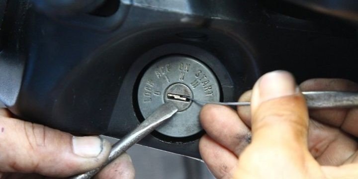 20_broken_car_key